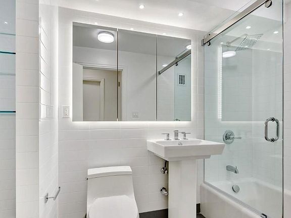 5th image of 200 E 71st St APT 14G