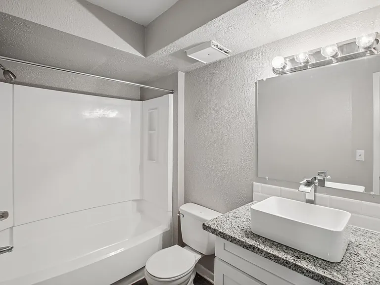 Meridian Luxury Condominiums — Photo 15