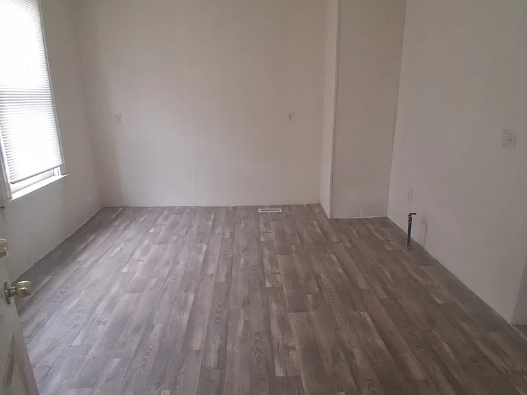 1233A W Windlake Ave — Photo 1