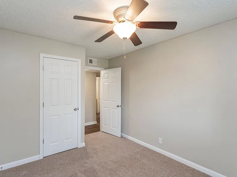 Parkview Flats — Photo 9
