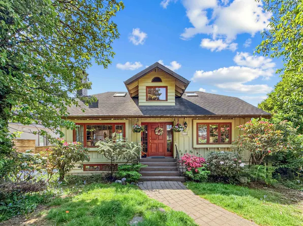 2148 Kings Ave, West Vancouver, BC V7V 2B8