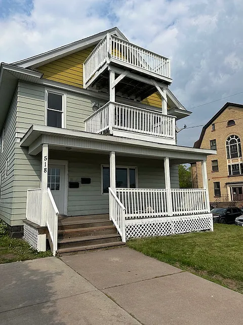 6 bed, 5672 sqft, $3,450 — Photo 2