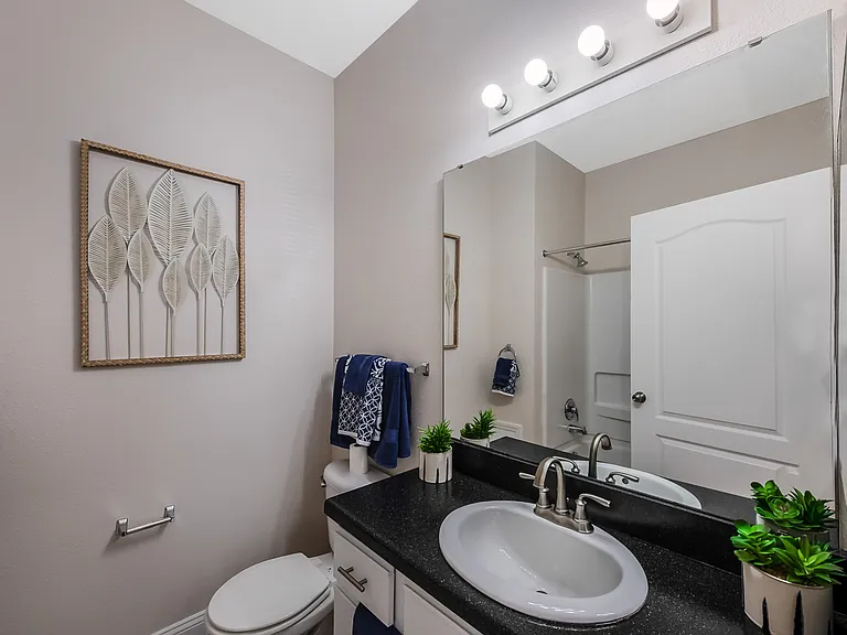 Ashbury Square Apartments — Photo 61