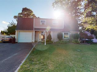 22 Imperial Dr, Selden, NY 11784