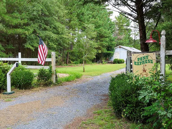 176 Quewhiffle Rd, Aberdeen, NC 28315
