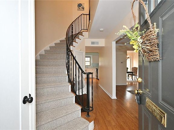 2nd image of 709 Robinwood Dr