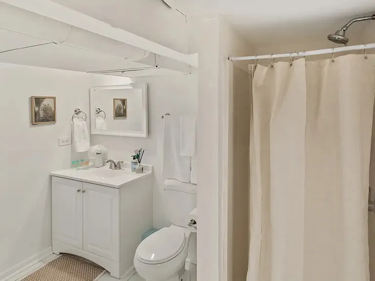 418 N Jackson St — Photo 10