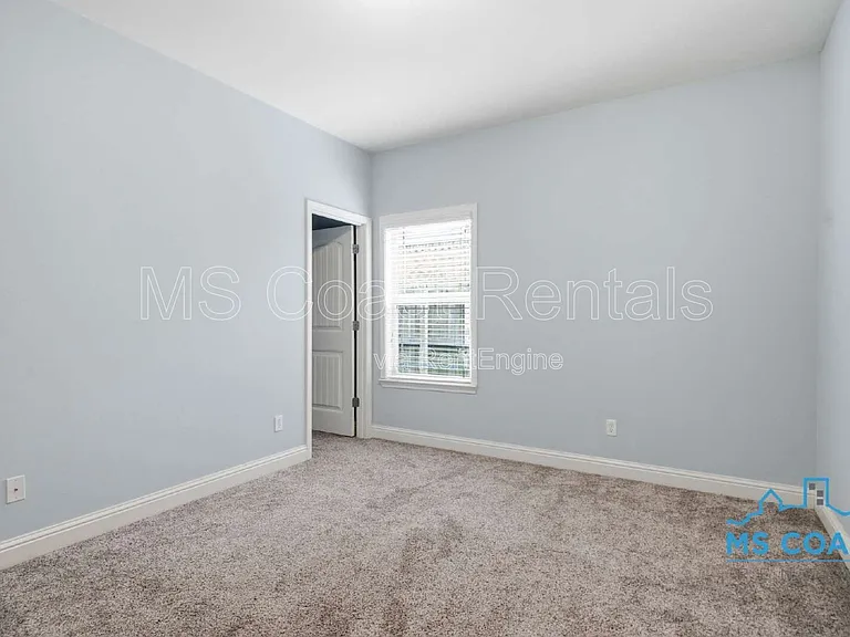 915 Old Towne St — Photo 18