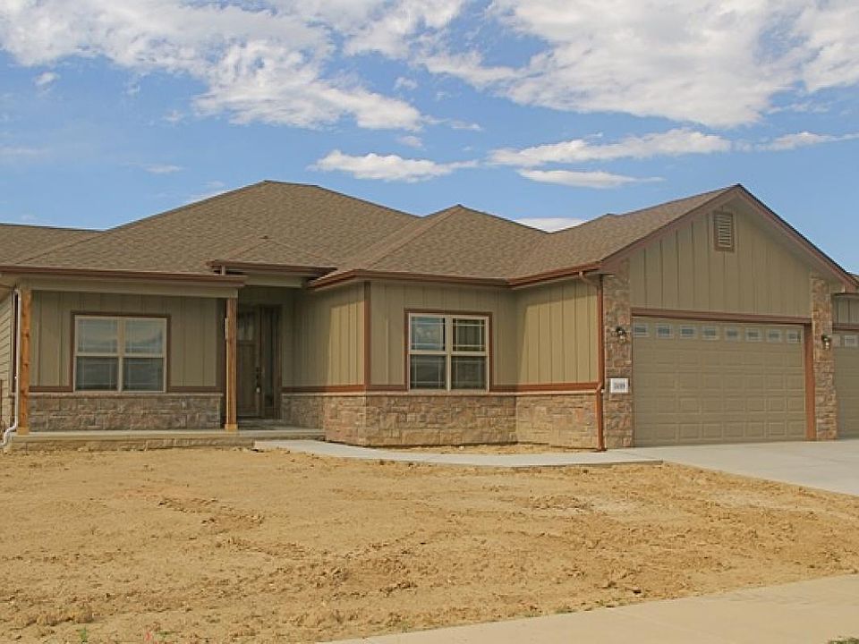 Great Curb Appeal!