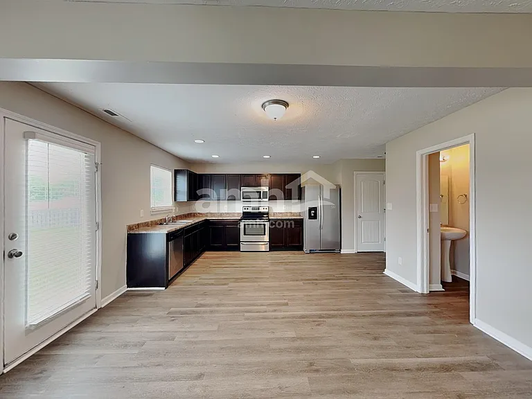 1127 Fiesta Dr — Photo 3