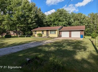 2740 N Garfield Rd, Pinconning, MI 48650