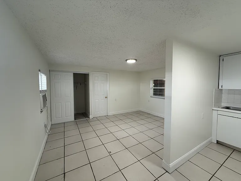 2107 N Sterling Ave #B — Photo 6