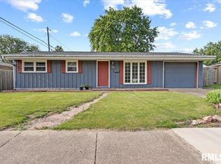 1810 Windsor St, Pekin, IL 61554