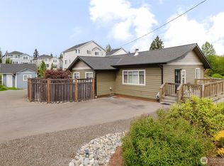 880 NW Hogan Ln, Bremerton, WA 98311