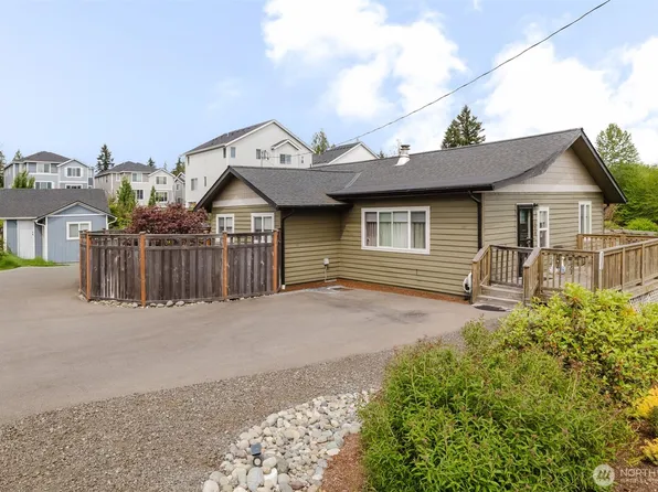 880 NW Hogan Ln, Bremerton, WA 98311