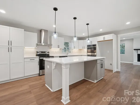 1216 Old Farm Rd, Charlotte, NC 28226