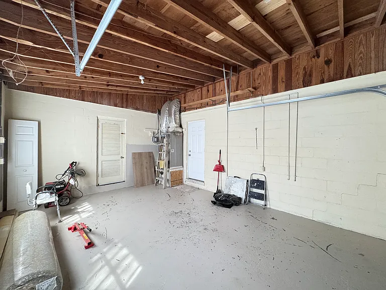 310 Longwood Dr — Photo 6