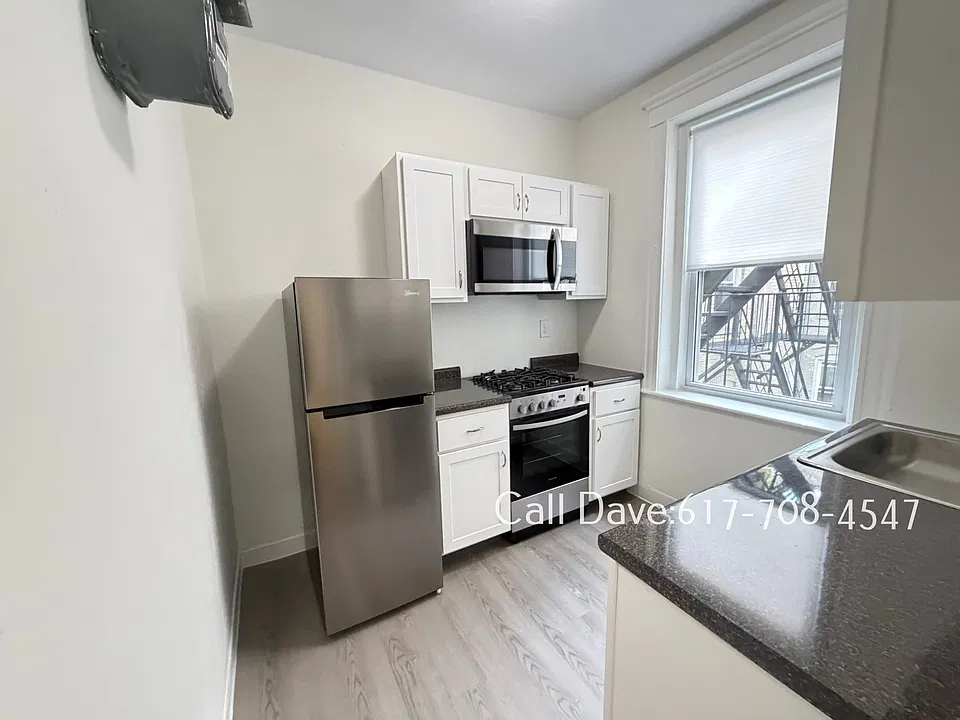 147 Kelton St #702
