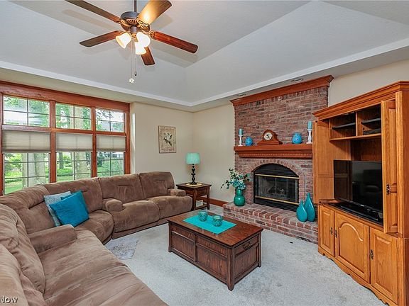 5th image of 129 Bryan Ct