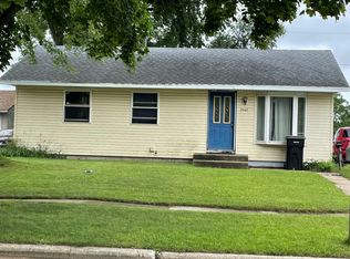 2042 Meridith Dr, Beloit, WI 53511