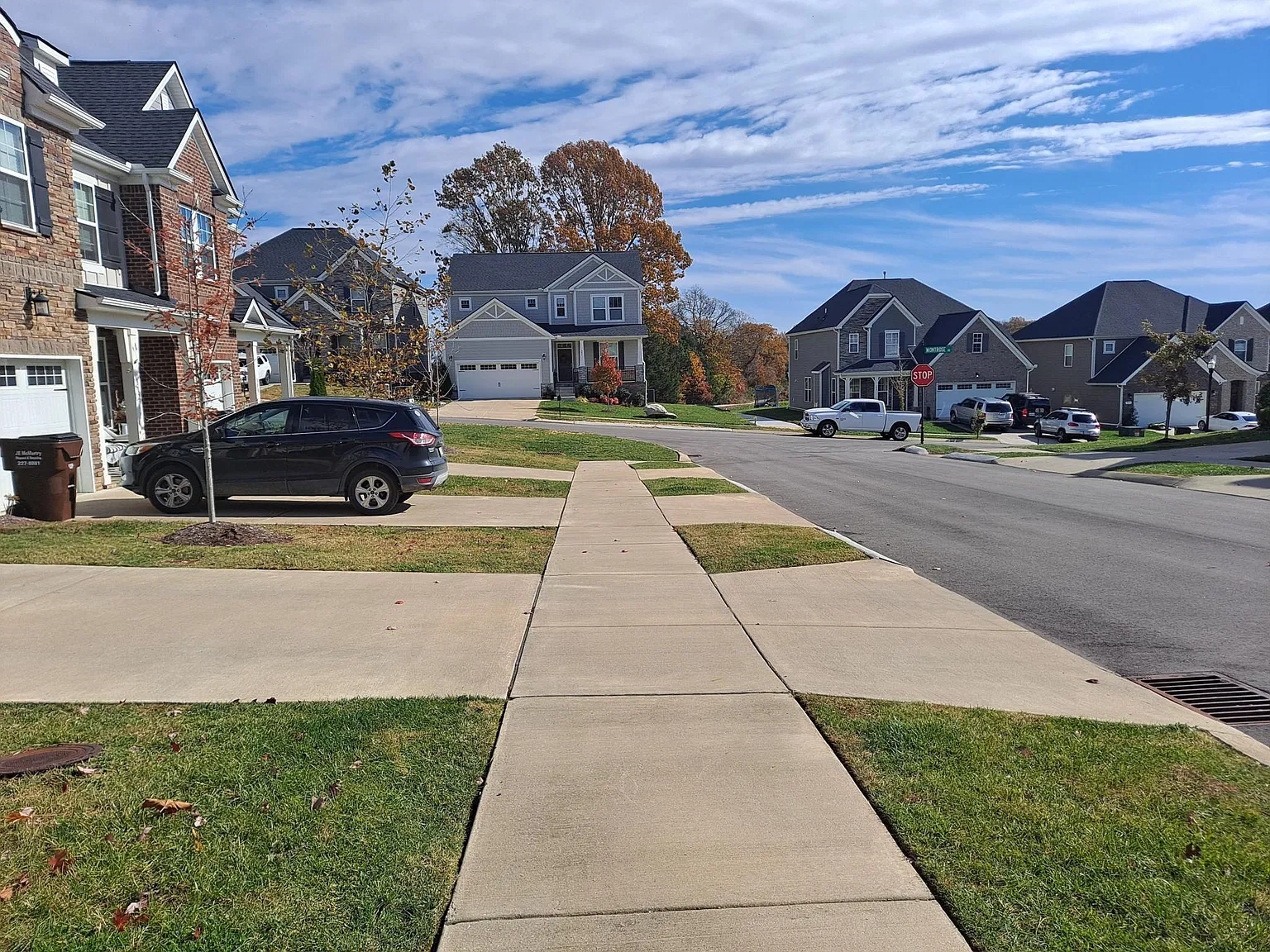 806 Kennear Ln — Photo 3