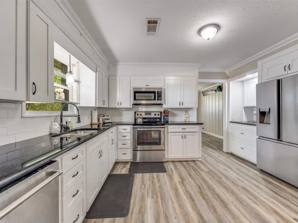 9591 Dripping Springs Rd, Denison, TX 75021
