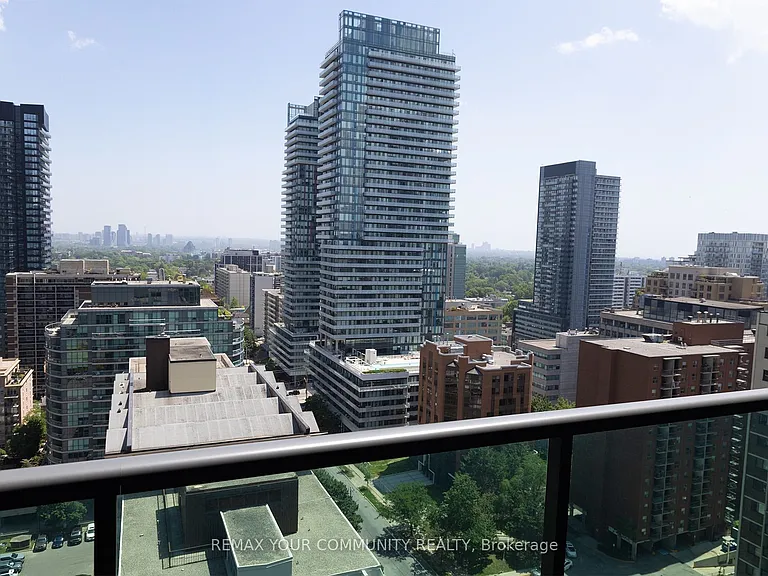 70 Roehampton Ave #1911 — Photo 10