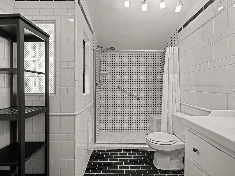 Primary En-Suite Bathroom