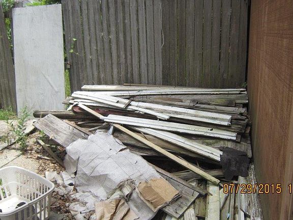 4th image of 221 E 3rd St