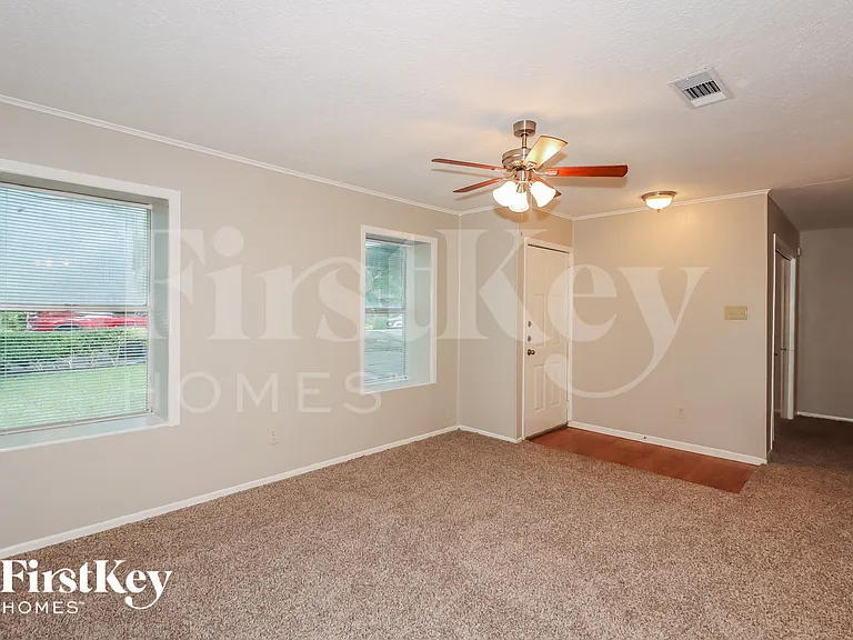 2518 S San Antonio St — Photo 3