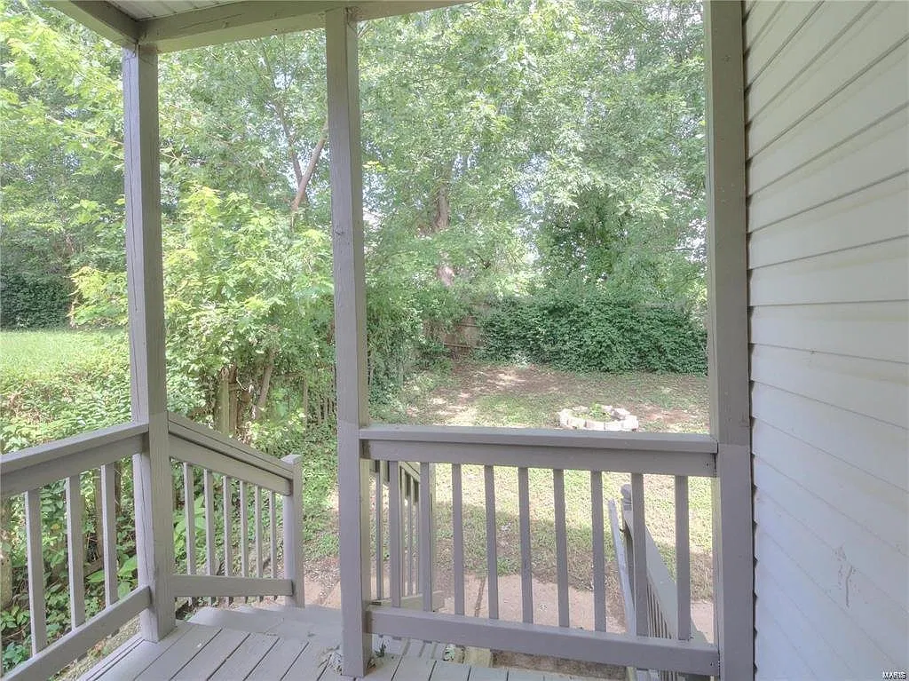 1 Bedroom/1 Bath House for Rent in Lemay — Photo 2