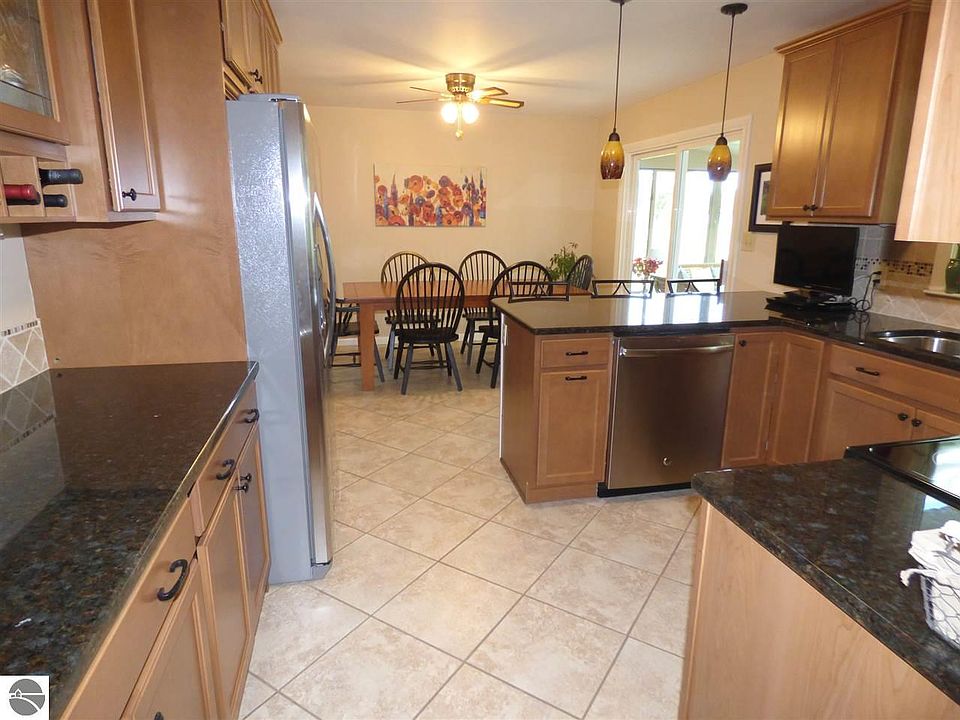 1st image of 5289 Highland Dr