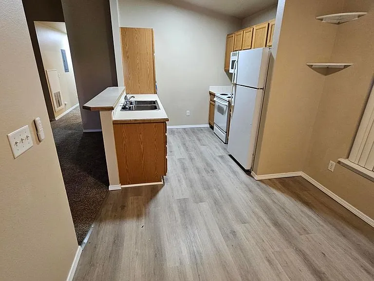 7521 W Tottenham Ln — Photo 2