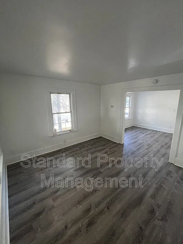 3 bed, 1.0 bath, $1,550 — Photo 4
