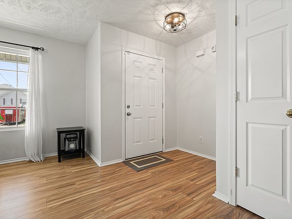 5th image of 1148 Seven Oaks Blvd