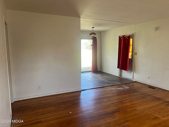 5th image of 2018 Winston Dr