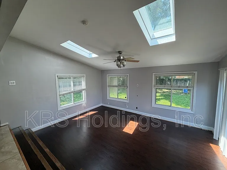 4508 Regent Dr — Photo 3