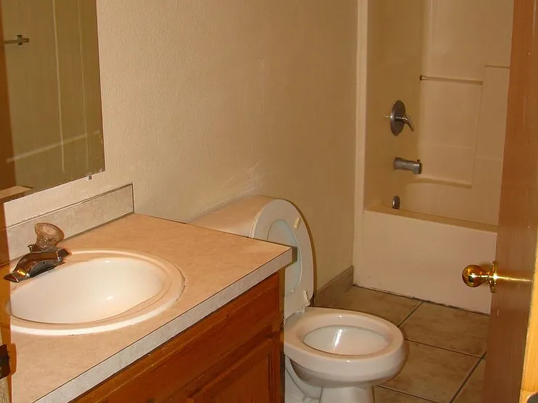 Two Bedroom Duplex in South Salem — Photo 8