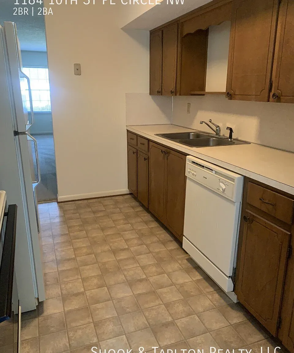 2 bed, 1.5 bath, 900 sqft, $1,200 — Photo 2
