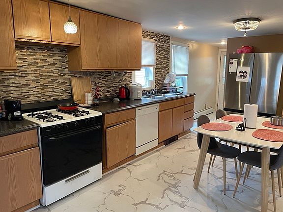 3rd image of 30 Barker St