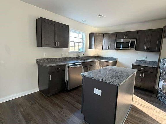 3rd image of 933 Rollings Rd #8