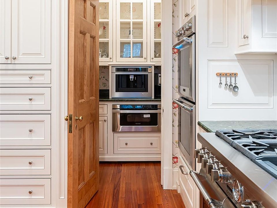 19th image of 324 Vanderbilt Rd