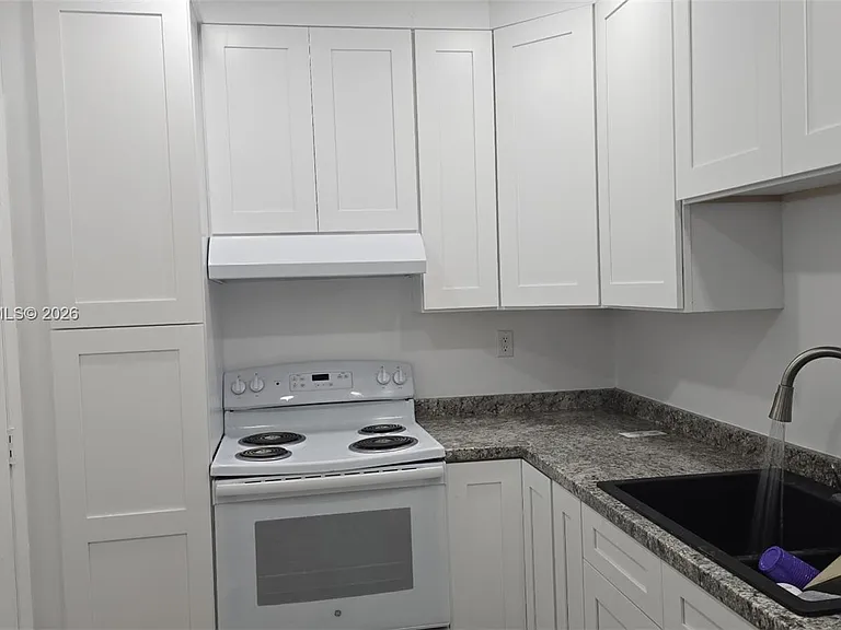 9159 SW 77th Ave #211 — Photo 2