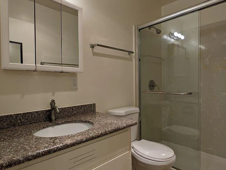 2534 Benvenue Ave — Photo 67