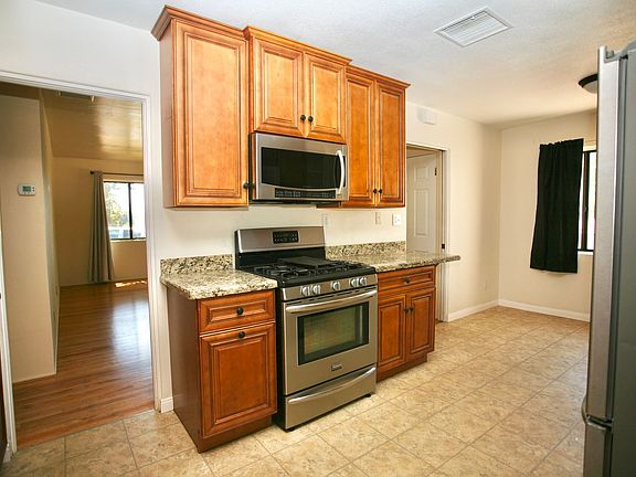 5th image of 10707 Oak Creek Dr