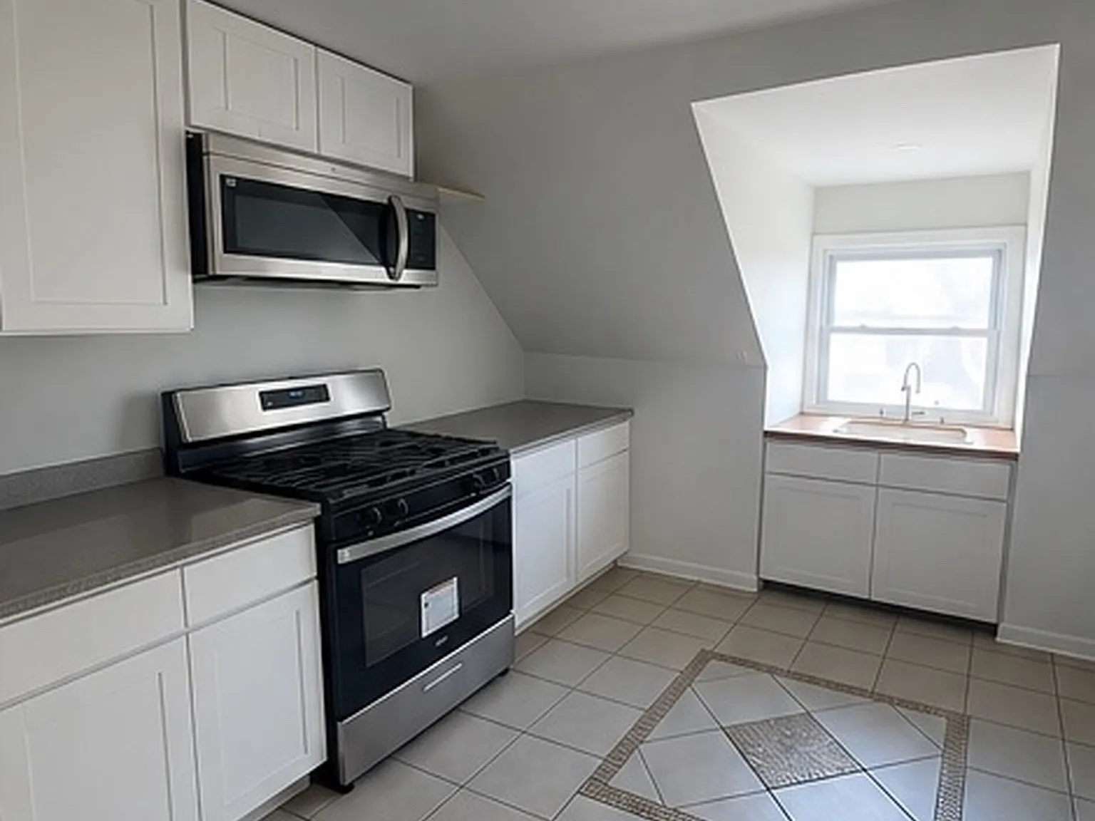 2 bed, $1,900 — Photo 2