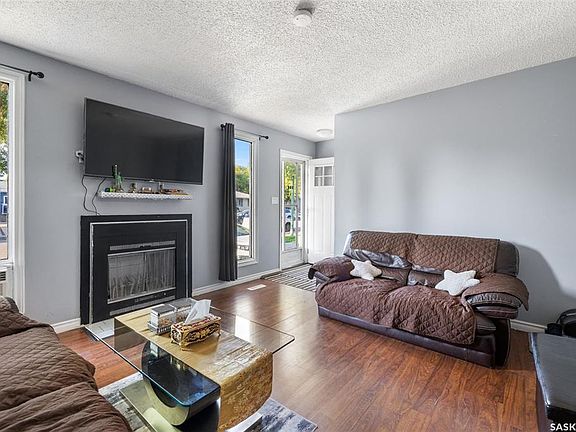 3rd image of 139 Thomson AVENUE