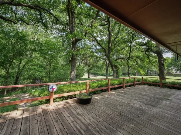 210 Hastings Dr, Runaway Bay, TX 76426