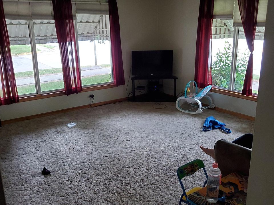 2nd image of 21 3rd Ave NW