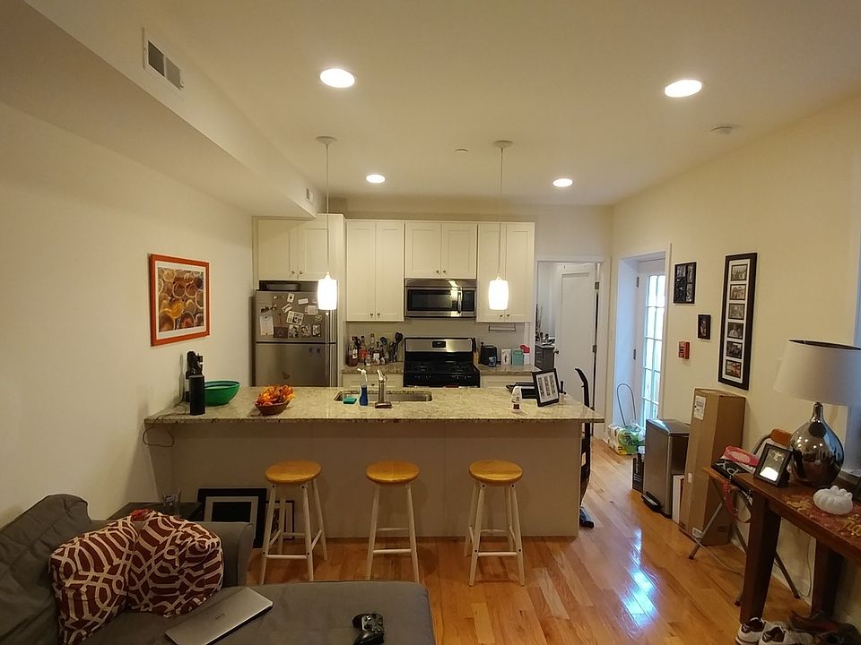 1st image of 1904 W Girard Ave #10505045